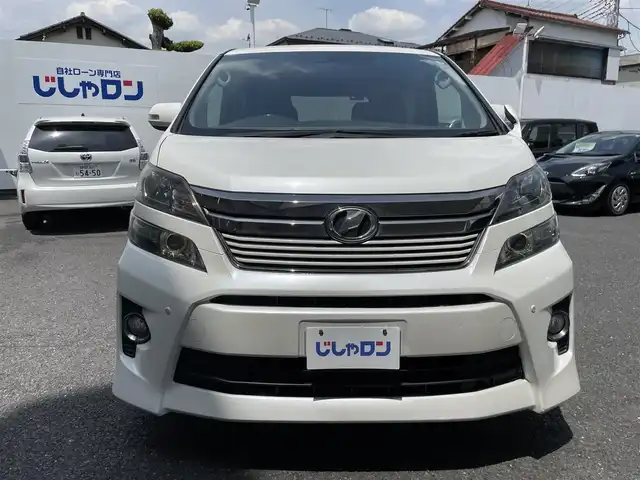 トヨタ ヴェルファイア 2．4Z ゴールデンアイズ 埼玉県 2012(平24)年 11.5万km ホワイトパールクリスタルシャイン (株)IDOMが運営する【じしゃロン鳩ヶ谷店】の自社ローン専用車両になりますこちらは現金またはオートローンご利用時の価格です。自社ローンご希望の方は別途その旨お申付け下さい/純正SDナビ【CD/DVD/Bluetooth/HDD/SD/USB/App】/フルセグTV/バックカメラ/両側パワースライドドア/ETC/クルーズコントロール/前後コーナーセンサー/ハーフレザーシート/オットマン/純正18インチアルミホイール/HIDヘッドライト/オートライト/取説、保証書