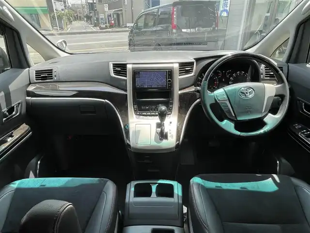 トヨタ ヴェルファイア 2．4Z ゴールデンアイズ 埼玉県 2012(平24)年 11.5万km ホワイトパールクリスタルシャイン (株)IDOMが運営する【じしゃロン鳩ヶ谷店】の自社ローン専用車両になりますこちらは現金またはオートローンご利用時の価格です。自社ローンご希望の方は別途その旨お申付け下さい/純正SDナビ【CD/DVD/Bluetooth/HDD/SD/USB/App】/フルセグTV/バックカメラ/両側パワースライドドア/ETC/クルーズコントロール/前後コーナーセンサー/ハーフレザーシート/オットマン/純正18インチアルミホイール/HIDヘッドライト/オートライト/取説、保証書
