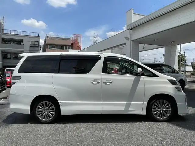 トヨタ ヴェルファイア 2．4Z ゴールデンアイズ 埼玉県 2012(平24)年 11.5万km ホワイトパールクリスタルシャイン (株)IDOMが運営する【じしゃロン鳩ヶ谷店】の自社ローン専用車両になりますこちらは現金またはオートローンご利用時の価格です。自社ローンご希望の方は別途その旨お申付け下さい/純正SDナビ【CD/DVD/Bluetooth/HDD/SD/USB/App】/フルセグTV/バックカメラ/両側パワースライドドア/ETC/クルーズコントロール/前後コーナーセンサー/ハーフレザーシート/オットマン/純正18インチアルミホイール/HIDヘッドライト/オートライト/取説、保証書
