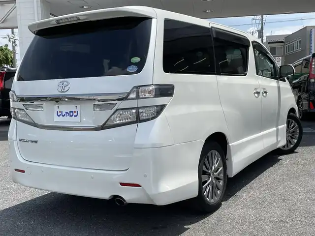 トヨタ ヴェルファイア 2．4Z ゴールデンアイズ 埼玉県 2012(平24)年 11.5万km ホワイトパールクリスタルシャイン (株)IDOMが運営する【じしゃロン鳩ヶ谷店】の自社ローン専用車両になりますこちらは現金またはオートローンご利用時の価格です。自社ローンご希望の方は別途その旨お申付け下さい/純正SDナビ【CD/DVD/Bluetooth/HDD/SD/USB/App】/フルセグTV/バックカメラ/両側パワースライドドア/ETC/クルーズコントロール/前後コーナーセンサー/ハーフレザーシート/オットマン/純正18インチアルミホイール/HIDヘッドライト/オートライト/取説、保証書