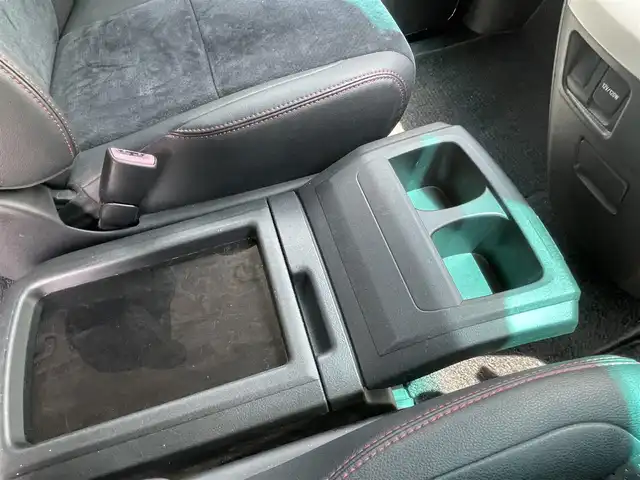 トヨタ ヴェルファイア 2．4Z ゴールデンアイズ 埼玉県 2012(平24)年 11.5万km ホワイトパールクリスタルシャイン (株)IDOMが運営する【じしゃロン鳩ヶ谷店】の自社ローン専用車両になりますこちらは現金またはオートローンご利用時の価格です。自社ローンご希望の方は別途その旨お申付け下さい/純正SDナビ【CD/DVD/Bluetooth/HDD/SD/USB/App】/フルセグTV/バックカメラ/両側パワースライドドア/ETC/クルーズコントロール/前後コーナーセンサー/ハーフレザーシート/オットマン/純正18インチアルミホイール/HIDヘッドライト/オートライト/取説、保証書