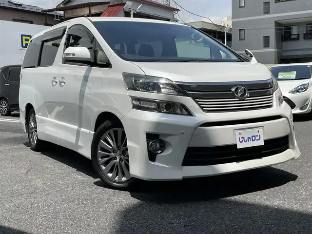 トヨタ ヴェルファイア 2．4Z ゴールデンアイズ 埼玉県 2012(平24)年 11.5万km ホワイトパールクリスタルシャイン (株)IDOMが運営する【じしゃロン鳩ヶ谷店】の自社ローン専用車両になりますこちらは現金またはオートローンご利用時の価格です。自社ローンご希望の方は別途その旨お申付け下さい/純正SDナビ【CD/DVD/Bluetooth/HDD/SD/USB/App】/フルセグTV/バックカメラ/両側パワースライドドア/ETC/クルーズコントロール/前後コーナーセンサー/ハーフレザーシート/オットマン/純正18インチアルミホイール/HIDヘッドライト/オートライト/取説、保証書