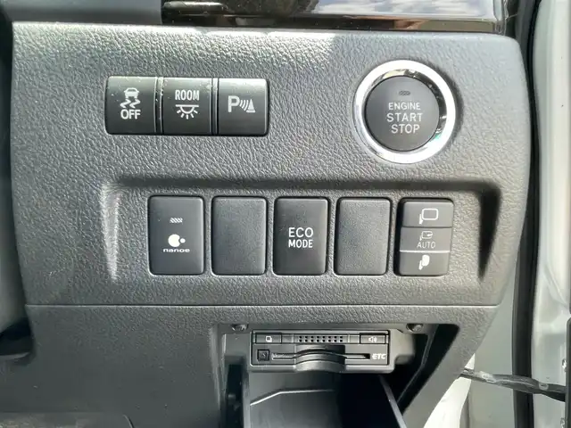 トヨタ ヴェルファイア 2．4Z ゴールデンアイズ 埼玉県 2012(平24)年 11.5万km ホワイトパールクリスタルシャイン (株)IDOMが運営する【じしゃロン鳩ヶ谷店】の自社ローン専用車両になりますこちらは現金またはオートローンご利用時の価格です。自社ローンご希望の方は別途その旨お申付け下さい/純正SDナビ【CD/DVD/Bluetooth/HDD/SD/USB/App】/フルセグTV/バックカメラ/両側パワースライドドア/ETC/クルーズコントロール/前後コーナーセンサー/ハーフレザーシート/オットマン/純正18インチアルミホイール/HIDヘッドライト/オートライト/取説、保証書