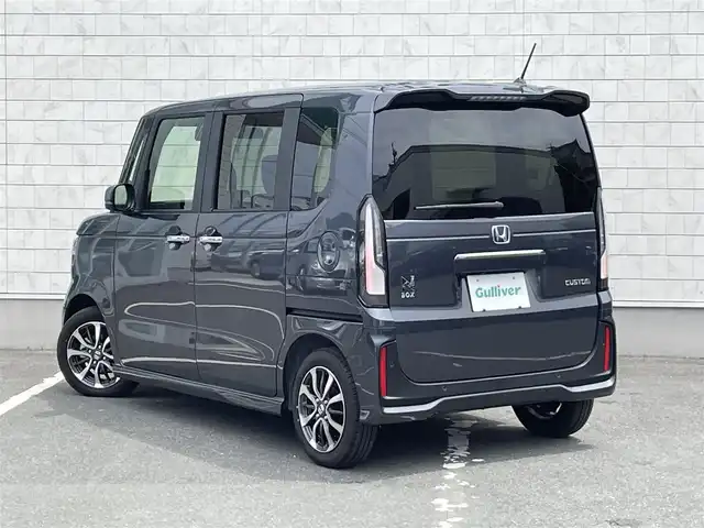 ホンダ Ｎ ＢＯＸ カスタム 愛知県 2024(令6)年 0.1万km メテオロイドグレーメタリック ・純正SDメモリーナビ/・バックカメラ/・フルセグTV/・CD/DVD再生/・ETC（新セキュリティ対応）/・ミュージックサーバー（HDD録音）/・Bluetooth/USB接続/・両側パワースライドドア/・純正フロアマット/・純正14インチアルミホイール/・LEDヘッドライト/・コーナーセンサー/・横滑り防止装置/・衝突軽減ブレーキ/・ブレーキホールド/・ドライブレコーダー/・充電用USBポート（1個）/・アダプティブクルーズコントロール