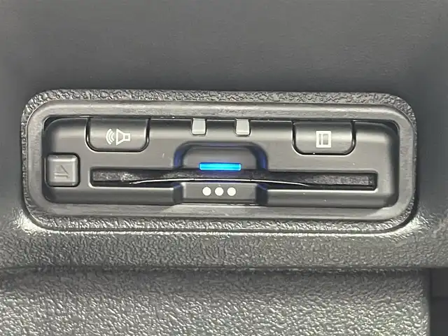 ホンダ Ｎ ＢＯＸ カスタム 愛知県 2024(令6)年 0.1万km メテオロイドグレーメタリック ・純正SDメモリーナビ/・バックカメラ/・フルセグTV/・CD/DVD再生/・ETC（新セキュリティ対応）/・ミュージックサーバー（HDD録音）/・Bluetooth/USB接続/・両側パワースライドドア/・純正フロアマット/・純正14インチアルミホイール/・LEDヘッドライト/・コーナーセンサー/・横滑り防止装置/・衝突軽減ブレーキ/・ブレーキホールド/・ドライブレコーダー/・充電用USBポート（1個）/・アダプティブクルーズコントロール
