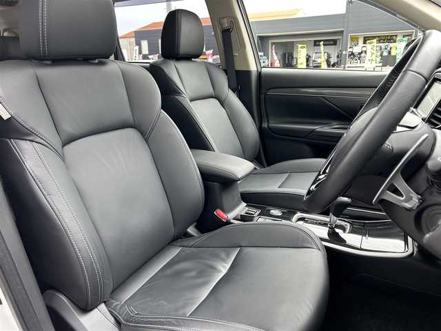 三菱 アウトランダー 24G 新潟県 2019(平31)年 3.4万km シルキーホワイト ワンオーナー/ETC2.0/ドライブレコーダー/シートヒーター/ハンドルヒーター/Bluetooth/バックカメラ/全方位カメラ/クルーズコントロール/ウィンカーミラー/アイドリングストップ/サンルーフ/ドアバイザー/プッシュスタート/パワーバックドア