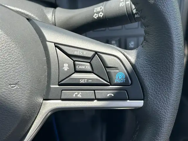 日産 セレナ e－パワー ハイウェイスター V 和歌山県 2020(令2)年 5.5万km ブリリアントホワイトパール 純正ナビ/フリップダウンモニター/アラウンドビューモニター/フルセグTV/（BT/CD/DVD)/エマージェンシーブレーキ/プロパイロット/パーキングアシスト/コーナーセンサー/ブラインドスポットモニター/横滑り防止装置/両側パワースライドドア/ハンズフリーオートスライドドア/純正フロアマット/純正アルミホイール/LEDヘッドライト/オートライト