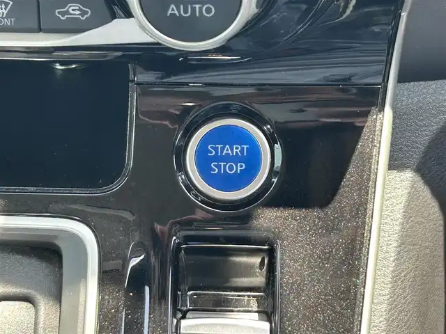 日産 セレナ e－パワー ハイウェイスター V 和歌山県 2020(令2)年 5.5万km ブリリアントホワイトパール 純正ナビ/フリップダウンモニター/アラウンドビューモニター/フルセグTV/（BT/CD/DVD)/エマージェンシーブレーキ/プロパイロット/パーキングアシスト/コーナーセンサー/ブラインドスポットモニター/横滑り防止装置/両側パワースライドドア/ハンズフリーオートスライドドア/純正フロアマット/純正アルミホイール/LEDヘッドライト/オートライト