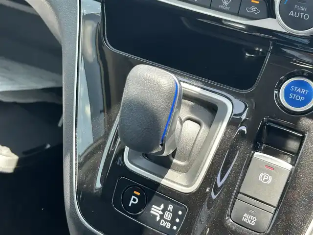 日産 セレナ e－パワー ハイウェイスター V 和歌山県 2020(令2)年 5.5万km ブリリアントホワイトパール 純正ナビ/フリップダウンモニター/アラウンドビューモニター/フルセグTV/（BT/CD/DVD)/エマージェンシーブレーキ/プロパイロット/パーキングアシスト/コーナーセンサー/ブラインドスポットモニター/横滑り防止装置/両側パワースライドドア/ハンズフリーオートスライドドア/純正フロアマット/純正アルミホイール/LEDヘッドライト/オートライト