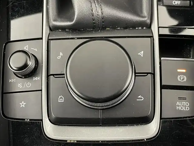 マツダ マツダ３ファストバック 15S ツーリング 埼玉県 2021(令3)年 2.4万km ソウルレッドクリスタルM スマートブレーキサポート/純正ナビゲーション/（フルセグTV/CD/DVD/Bluetooth/USB/HDMI/AM/FM）/全方位カメラ/レーダークルーズコントロール/レーンキープアシスト/ブラインドスポットモニター/ドライバーモニタリング/ヘッドアップディスプレイ/前後ドライブレコーダー/ETC/オートLEDヘッドライト/オートハイビーム/電動パーキングブレーキ/ブレーキホールド/スマートキー/プッシュスタート/純正１８インチアルミホイール