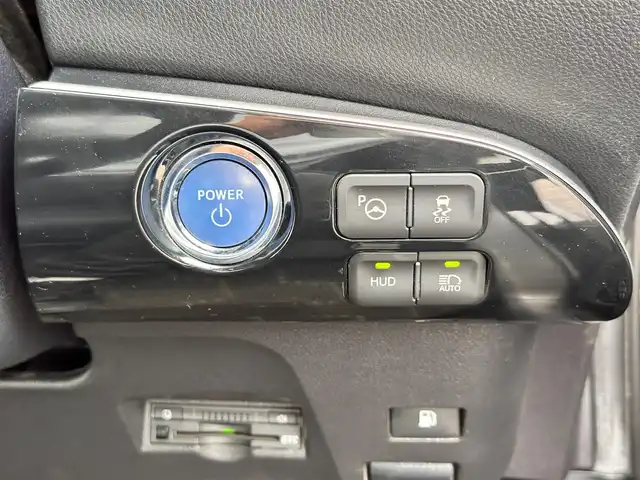 トヨタ プリウス A ツーリングセレクション 宮城県 2016(平28)年 9.8万km アティチュードブラックマイカ モデリスタエアロ（F/S/R）/セーフティセンスP/・プリクラッシュセーフティ/・レーンディパーチャーアラート/・オートマチックハイビーム/・レーダークルーズコントロール/ブラインドスポットモニター/インテリジェントクリアランスソナー/シンプルインテリジェントパーキングアシスト/ヘッドアップディスプレイ/純正ナビ（NSZT-W64）/・CD/DVD/・Bluetooth/・フルセグTV/バックカメラ/ビルトインETC/ブラック合皮シート/シートヒーター/革巻きステアリング/ステアリングスイッチ/LEDヘッドランプ/フォグランプ/オートライト/スマートキー＆プッシュスタート/電動格納ミラー/純正17インチAW/純正フロアマット/トノカバー/W/サイド/カーテンエアバッグ