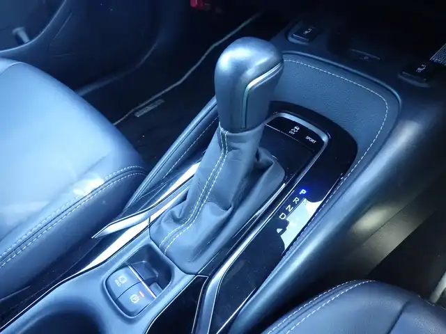トヨタ カローラツーリング ダブルバイビー 千葉県 2020(令2)年 4万km スパークリングブラックパールクリスタルシャイン Toyota Safety Sense/・プリクラッシュセーフティ/・レーンディパーチャーアラート/・オートハイビーム/・レーダークルーズコントロール/・ブラインドスポットモニター/ヘッドアップディスプレイ/ハーフレザーシート/前席シートヒーター/9インチ純正コネクティッドナビ/地デジTV/【Bluetooth接続】/バックカメラ/革巻きステアリング/ステアリングスイッチ/ETC（2.0）/LEDヘッドライト/フォグライト/ウインカーミラー/クリアランスソナー/純正17インチアルミホイル/サイド/カーテンエアバッグ/スマートキー