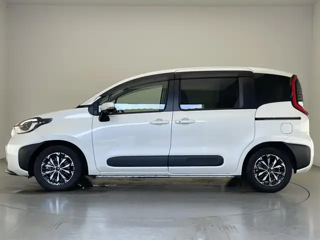 トヨタ シエンタ ハイブリッド Z 愛知県 2023(令5)年 2.2万km ホワイトパールクリスタルシャイン メーカー１０．５型ナビ/トヨタセーフティセンス/Miracast/ブラインドスポットモニター/フリップダウンモニター/全方位カメラ/ステアリングヒーター/レーダークルーズコントロール/フルセグTV/ETC/ドライブレコーダー/LEDヘッドライト/コーナーセンサー/シートヒーター/１００V充電/両側パワースライドドア/オプションアルミホイール/禁煙車/純１０．５型ナビ　純１２型後席モニター　全方位カメラ　ＢＳＭ　禁煙車　シートヒーター　モデリスタＡＷ　セーフティセンス　衝突軽減　ＬＥＤオートライト　追従クルコン　ＡＣ１００Ｖ電源　ＥＴＣ　ドラレコ
