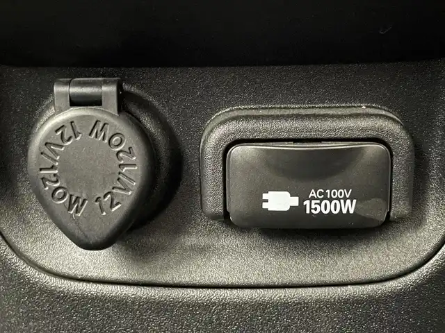 トヨタ シエンタ ハイブリッド Z 愛知県 2023(令5)年 2.2万km ホワイトパールクリスタルシャイン メーカー１０．５型ナビ/トヨタセーフティセンス/Miracast/ブラインドスポットモニター/フリップダウンモニター/全方位カメラ/ステアリングヒーター/レーダークルーズコントロール/フルセグTV/ETC/ドライブレコーダー/LEDヘッドライト/コーナーセンサー/シートヒーター/１００V充電/両側パワースライドドア/オプションアルミホイール/禁煙車/純１０．５型ナビ　純１２型後席モニター　全方位カメラ　ＢＳＭ　禁煙車　シートヒーター　モデリスタＡＷ　セーフティセンス　衝突軽減　ＬＥＤオートライト　追従クルコン　ＡＣ１００Ｖ電源　ＥＴＣ　ドラレコ