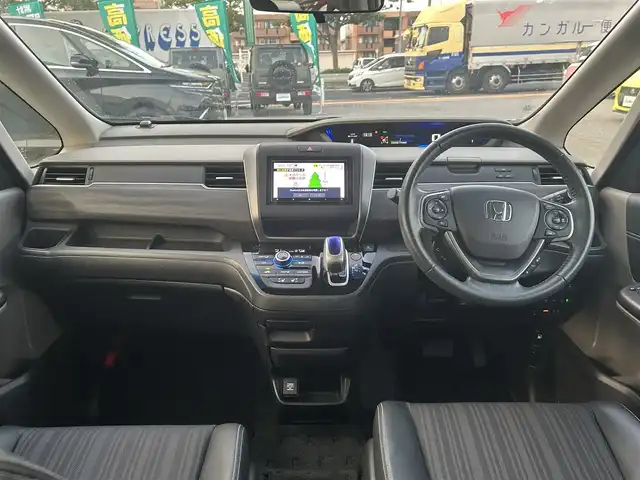 ホンダ フリード ハイブリット EX 鳥取県 2018(平30)年 4.5万km ホワイトオーキッドパール ホンダセンシング/・LKAS〈車線維持支援システム〉/・追突軽減ブレーキ〈CMBS〉/・誤発進抑制機能/・アダプティブ・クルーズ・コントロール/・歩行者事故低減ステアリング/・路外逸脱抑制機能/・先行車発進お知らせ機能/・標識認識機能/carrozzeriaナビ【AVIC-CZ910】/・フルセグ/CD/DVD/Bluetooth/バックモニター/carrozzeria10.2型フリップダウンモニター【TVM-FW1030】/両側電動スライドドア/LEDヘッドライト/オートライト/ビルトインETC/ハーフレザーシート/前席シートヒーター/スマートキー/プッシュスタート/純正AW/W＆サイドエアバック/カーテンエアバック