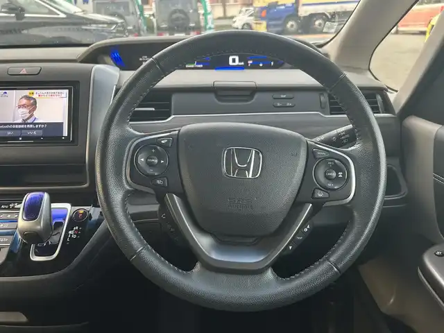 ホンダ フリード ハイブリット EX 鳥取県 2018(平30)年 4.5万km ホワイトオーキッドパール ホンダセンシング/・LKAS〈車線維持支援システム〉/・追突軽減ブレーキ〈CMBS〉/・誤発進抑制機能/・アダプティブ・クルーズ・コントロール/・歩行者事故低減ステアリング/・路外逸脱抑制機能/・先行車発進お知らせ機能/・標識認識機能/carrozzeriaナビ【AVIC-CZ910】/・フルセグ/CD/DVD/Bluetooth/バックモニター/carrozzeria10.2型フリップダウンモニター【TVM-FW1030】/両側電動スライドドア/LEDヘッドライト/オートライト/ビルトインETC/ハーフレザーシート/前席シートヒーター/スマートキー/プッシュスタート/純正AW/W＆サイドエアバック/カーテンエアバック