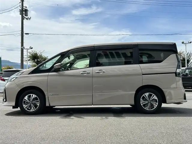 日産 セレナ e－パワー ハイウェイスター V 愛媛県 2020(令2)年 3.7万km カシミヤグレージュ Strada7型ナビ/社外12インチ天吊モニター/両側電動スライド/左側ハンズフリースライド/プロパイロット/全周囲カメラ/クリアランスソナー/ドライブレコーダー/インテリジェントルームミラー/ブラインドスポットモニター/電動パーキングブレーキ/AutoHold/LEDヘッドライト/電格ミラー/純正ドアバイザー/ISOFIX/現状サマー(純正AW)(195/65/R15)/DUNLOP ENASAVE EC300＋