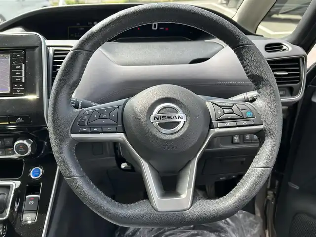 日産 セレナ e－パワー ハイウェイスター V 愛媛県 2020(令2)年 3.7万km カシミヤグレージュ Strada7型ナビ/社外12インチ天吊モニター/両側電動スライド/左側ハンズフリースライド/プロパイロット/全周囲カメラ/クリアランスソナー/ドライブレコーダー/インテリジェントルームミラー/ブラインドスポットモニター/電動パーキングブレーキ/AutoHold/LEDヘッドライト/電格ミラー/純正ドアバイザー/ISOFIX/現状サマー(純正AW)(195/65/R15)/DUNLOP ENASAVE EC300＋