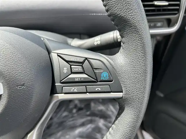 日産 セレナ e－パワー ハイウェイスター V 愛媛県 2020(令2)年 3.7万km カシミヤグレージュ Strada7型ナビ/社外12インチ天吊モニター/両側電動スライド/左側ハンズフリースライド/プロパイロット/全周囲カメラ/クリアランスソナー/ドライブレコーダー/インテリジェントルームミラー/ブラインドスポットモニター/電動パーキングブレーキ/AutoHold/LEDヘッドライト/電格ミラー/純正ドアバイザー/ISOFIX/現状サマー(純正AW)(195/65/R15)/DUNLOP ENASAVE EC300＋