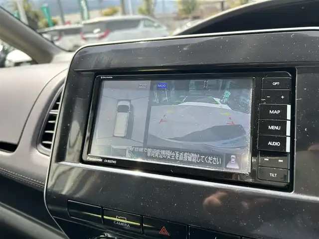 日産 セレナ e－パワー ハイウェイスター V 愛媛県 2020(令2)年 3.7万km カシミヤグレージュ Strada7型ナビ/社外12インチ天吊モニター/両側電動スライド/左側ハンズフリースライド/プロパイロット/全周囲カメラ/クリアランスソナー/ドライブレコーダー/インテリジェントルームミラー/ブラインドスポットモニター/電動パーキングブレーキ/AutoHold/LEDヘッドライト/電格ミラー/純正ドアバイザー/ISOFIX/現状サマー(純正AW)(195/65/R15)/DUNLOP ENASAVE EC300＋
