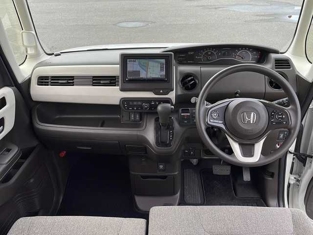 ホンダ Ｎ ＢＯＸ L 岩手県 2023(令5)年 1.6万km プラチナホワイトパール 社外SDナビ/AM/FM/CD/Bluetooth/ワンセグTV/バックカメラ/ETC/両側パワースライドドア/レーダークルーズコントロール/衝突被害軽減ブレーキ/レーンキープアシスト/横滑り防止装置/コーナーセンサー/アイドリングストップ/シートヒーター/オートライト/フォグランプ/スマートキー/プッシュスタート/電動格納ミラー/純正フロアマット/ドアバイザー/保証書/取扱説明書