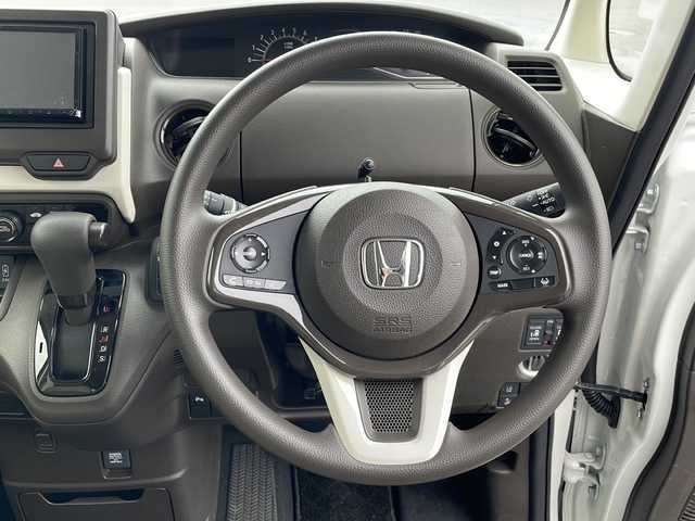 ホンダ Ｎ ＢＯＸ L 岩手県 2023(令5)年 1.6万km プラチナホワイトパール 社外SDナビ/AM/FM/CD/Bluetooth/ワンセグTV/バックカメラ/ETC/両側パワースライドドア/レーダークルーズコントロール/衝突被害軽減ブレーキ/レーンキープアシスト/横滑り防止装置/コーナーセンサー/アイドリングストップ/シートヒーター/オートライト/フォグランプ/スマートキー/プッシュスタート/電動格納ミラー/純正フロアマット/ドアバイザー/保証書/取扱説明書