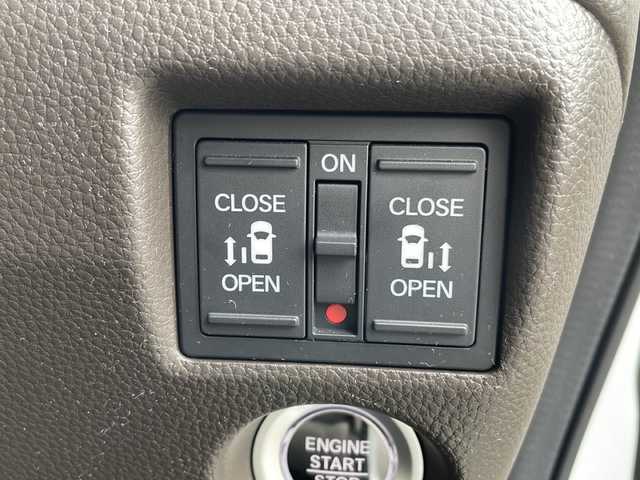 ホンダ Ｎ ＢＯＸ L 岩手県 2023(令5)年 1.6万km プラチナホワイトパール 社外SDナビ/AM/FM/CD/Bluetooth/ワンセグTV/バックカメラ/ETC/両側パワースライドドア/レーダークルーズコントロール/衝突被害軽減ブレーキ/レーンキープアシスト/横滑り防止装置/コーナーセンサー/アイドリングストップ/シートヒーター/オートライト/フォグランプ/スマートキー/プッシュスタート/電動格納ミラー/純正フロアマット/ドアバイザー/保証書/取扱説明書