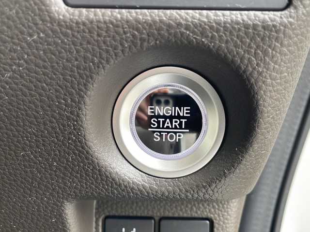 ホンダ Ｎ ＢＯＸ L 岩手県 2023(令5)年 1.6万km プラチナホワイトパール 社外SDナビ/AM/FM/CD/Bluetooth/ワンセグTV/バックカメラ/ETC/両側パワースライドドア/レーダークルーズコントロール/衝突被害軽減ブレーキ/レーンキープアシスト/横滑り防止装置/コーナーセンサー/アイドリングストップ/シートヒーター/オートライト/フォグランプ/スマートキー/プッシュスタート/電動格納ミラー/純正フロアマット/ドアバイザー/保証書/取扱説明書