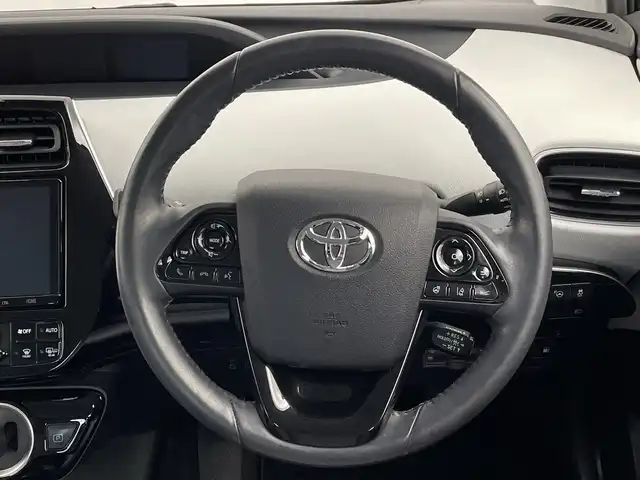 トヨタ プリウス ＰＨＶ A 新潟県 2020(令2)年 2.9万km プラチナホワイトパールマイカ 純正９インチメモリナビ（Bluetooth・CD・DVD）/アラウンドビューモニター　/衝突被害軽減システム　/D席パワーシート　/前席シートヒーター　/LEDオートライト　/オートマチックハイビーム/フォグランプ/純正ビルトインETC　/フルセグ　/前後ドライブレコーダー（GL-03AP)/レーンキープアシスト　/追従クルーズコントロール/前後コーナーセンサー/プラグインハイブリッド/100V充電/パーキングアシスト/アイドリングストップ/BSM/HV・EVモード/ドライブモード切替/ステアリングヒーター/レザーステアリング/ステアリングリモコン/純正フロアマット/純正１７インチアルミホイール/スマートキー/スペアキー