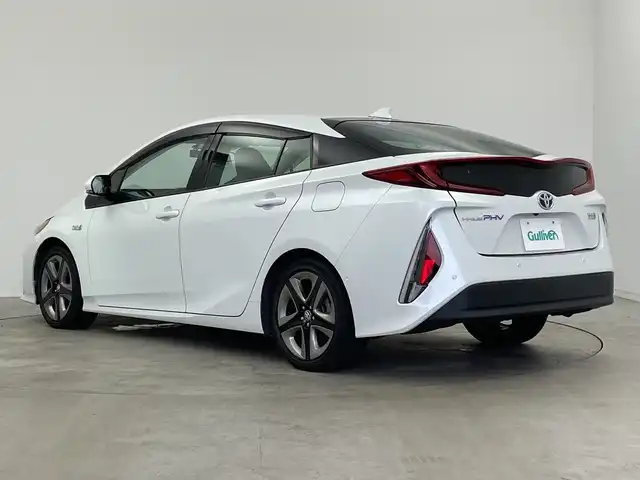 トヨタ プリウス ＰＨＶ A 新潟県 2020(令2)年 2.9万km プラチナホワイトパールマイカ 純正９インチメモリナビ（Bluetooth・CD・DVD）/アラウンドビューモニター　/衝突被害軽減システム　/D席パワーシート　/前席シートヒーター　/LEDオートライト　/オートマチックハイビーム/フォグランプ/純正ビルトインETC　/フルセグ　/前後ドライブレコーダー（GL-03AP)/レーンキープアシスト　/追従クルーズコントロール/前後コーナーセンサー/プラグインハイブリッド/100V充電/パーキングアシスト/アイドリングストップ/BSM/HV・EVモード/ドライブモード切替/ステアリングヒーター/レザーステアリング/ステアリングリモコン/純正フロアマット/純正１７インチアルミホイール/スマートキー/スペアキー