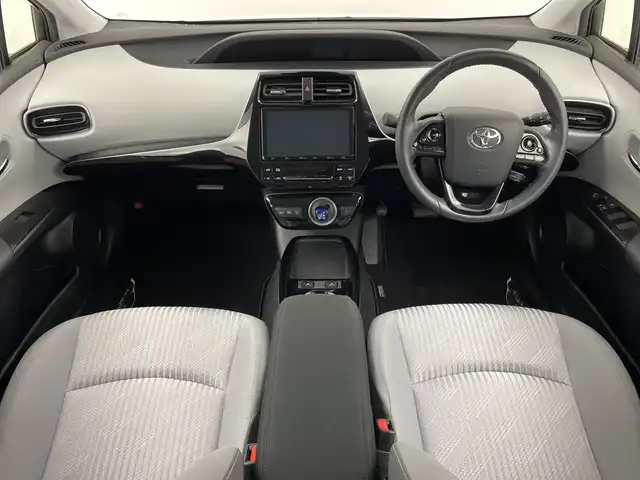 トヨタ プリウス ＰＨＶ A 新潟県 2020(令2)年 2.9万km プラチナホワイトパールマイカ 純正９インチメモリナビ（Bluetooth・CD・DVD）/アラウンドビューモニター　/衝突被害軽減システム　/D席パワーシート　/前席シートヒーター　/LEDオートライト　/オートマチックハイビーム/フォグランプ/純正ビルトインETC　/フルセグ　/前後ドライブレコーダー（GL-03AP)/レーンキープアシスト　/追従クルーズコントロール/前後コーナーセンサー/プラグインハイブリッド/100V充電/パーキングアシスト/アイドリングストップ/BSM/HV・EVモード/ドライブモード切替/ステアリングヒーター/レザーステアリング/ステアリングリモコン/純正フロアマット/純正１７インチアルミホイール/スマートキー/スペアキー