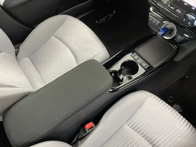 トヨタ プリウス ＰＨＶ A 新潟県 2020(令2)年 2.9万km プラチナホワイトパールマイカ 純正９インチメモリナビ（Bluetooth・CD・DVD）/アラウンドビューモニター　/衝突被害軽減システム　/D席パワーシート　/前席シートヒーター　/LEDオートライト　/オートマチックハイビーム/フォグランプ/純正ビルトインETC　/フルセグ　/前後ドライブレコーダー（GL-03AP)/レーンキープアシスト　/追従クルーズコントロール/前後コーナーセンサー/プラグインハイブリッド/100V充電/パーキングアシスト/アイドリングストップ/BSM/HV・EVモード/ドライブモード切替/ステアリングヒーター/レザーステアリング/ステアリングリモコン/純正フロアマット/純正１７インチアルミホイール/スマートキー/スペアキー