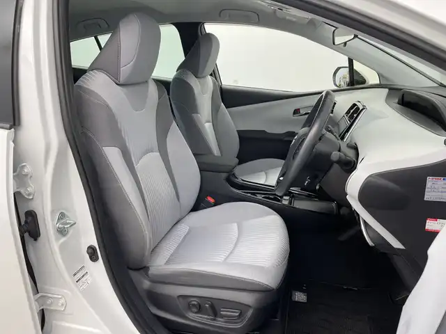 トヨタ プリウス ＰＨＶ A 新潟県 2020(令2)年 2.9万km プラチナホワイトパールマイカ 純正９インチメモリナビ（Bluetooth・CD・DVD）/アラウンドビューモニター　/衝突被害軽減システム　/D席パワーシート　/前席シートヒーター　/LEDオートライト　/オートマチックハイビーム/フォグランプ/純正ビルトインETC　/フルセグ　/前後ドライブレコーダー（GL-03AP)/レーンキープアシスト　/追従クルーズコントロール/前後コーナーセンサー/プラグインハイブリッド/100V充電/パーキングアシスト/アイドリングストップ/BSM/HV・EVモード/ドライブモード切替/ステアリングヒーター/レザーステアリング/ステアリングリモコン/純正フロアマット/純正１７インチアルミホイール/スマートキー/スペアキー