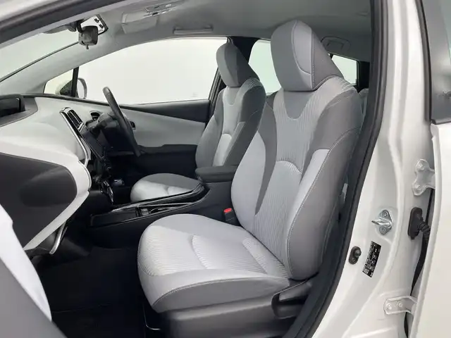 トヨタ プリウス ＰＨＶ A 新潟県 2020(令2)年 2.9万km プラチナホワイトパールマイカ 純正９インチメモリナビ（Bluetooth・CD・DVD）/アラウンドビューモニター　/衝突被害軽減システム　/D席パワーシート　/前席シートヒーター　/LEDオートライト　/オートマチックハイビーム/フォグランプ/純正ビルトインETC　/フルセグ　/前後ドライブレコーダー（GL-03AP)/レーンキープアシスト　/追従クルーズコントロール/前後コーナーセンサー/プラグインハイブリッド/100V充電/パーキングアシスト/アイドリングストップ/BSM/HV・EVモード/ドライブモード切替/ステアリングヒーター/レザーステアリング/ステアリングリモコン/純正フロアマット/純正１７インチアルミホイール/スマートキー/スペアキー