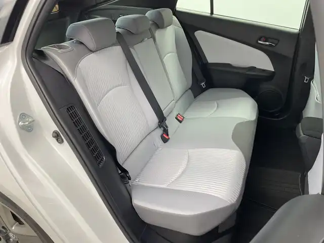 トヨタ プリウス ＰＨＶ A 新潟県 2020(令2)年 2.9万km プラチナホワイトパールマイカ 純正９インチメモリナビ（Bluetooth・CD・DVD）/アラウンドビューモニター　/衝突被害軽減システム　/D席パワーシート　/前席シートヒーター　/LEDオートライト　/オートマチックハイビーム/フォグランプ/純正ビルトインETC　/フルセグ　/前後ドライブレコーダー（GL-03AP)/レーンキープアシスト　/追従クルーズコントロール/前後コーナーセンサー/プラグインハイブリッド/100V充電/パーキングアシスト/アイドリングストップ/BSM/HV・EVモード/ドライブモード切替/ステアリングヒーター/レザーステアリング/ステアリングリモコン/純正フロアマット/純正１７インチアルミホイール/スマートキー/スペアキー