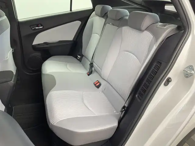 トヨタ プリウス ＰＨＶ A 新潟県 2020(令2)年 2.9万km プラチナホワイトパールマイカ 純正９インチメモリナビ（Bluetooth・CD・DVD）/アラウンドビューモニター　/衝突被害軽減システム　/D席パワーシート　/前席シートヒーター　/LEDオートライト　/オートマチックハイビーム/フォグランプ/純正ビルトインETC　/フルセグ　/前後ドライブレコーダー（GL-03AP)/レーンキープアシスト　/追従クルーズコントロール/前後コーナーセンサー/プラグインハイブリッド/100V充電/パーキングアシスト/アイドリングストップ/BSM/HV・EVモード/ドライブモード切替/ステアリングヒーター/レザーステアリング/ステアリングリモコン/純正フロアマット/純正１７インチアルミホイール/スマートキー/スペアキー