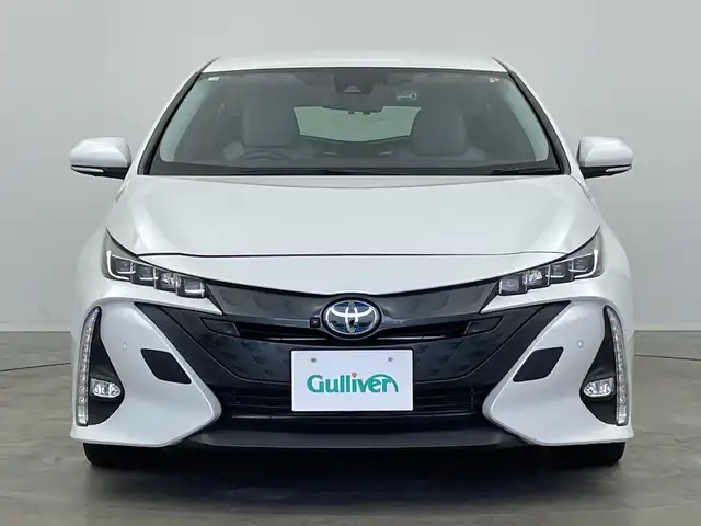 トヨタ プリウス ＰＨＶ A 新潟県 2020(令2)年 2.9万km プラチナホワイトパールマイカ 純正９インチメモリナビ（Bluetooth・CD・DVD）/アラウンドビューモニター　/衝突被害軽減システム　/D席パワーシート　/前席シートヒーター　/LEDオートライト　/オートマチックハイビーム/フォグランプ/純正ビルトインETC　/フルセグ　/前後ドライブレコーダー（GL-03AP)/レーンキープアシスト　/追従クルーズコントロール/前後コーナーセンサー/プラグインハイブリッド/100V充電/パーキングアシスト/アイドリングストップ/BSM/HV・EVモード/ドライブモード切替/ステアリングヒーター/レザーステアリング/ステアリングリモコン/純正フロアマット/純正１７インチアルミホイール/スマートキー/スペアキー