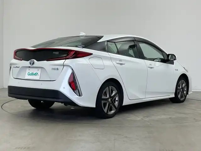 トヨタ プリウス ＰＨＶ A 新潟県 2020(令2)年 2.9万km プラチナホワイトパールマイカ 純正９インチメモリナビ（Bluetooth・CD・DVD）/アラウンドビューモニター　/衝突被害軽減システム　/D席パワーシート　/前席シートヒーター　/LEDオートライト　/オートマチックハイビーム/フォグランプ/純正ビルトインETC　/フルセグ　/前後ドライブレコーダー（GL-03AP)/レーンキープアシスト　/追従クルーズコントロール/前後コーナーセンサー/プラグインハイブリッド/100V充電/パーキングアシスト/アイドリングストップ/BSM/HV・EVモード/ドライブモード切替/ステアリングヒーター/レザーステアリング/ステアリングリモコン/純正フロアマット/純正１７インチアルミホイール/スマートキー/スペアキー