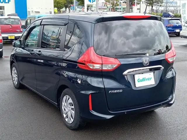 ホンダ フリード G ホンダセンシング 福井県 2021(令3)年 1.5万km ミッドナイトブルービームM 後席用フリップダウンモニター/純正9インチナビ/フルセグテレビ/アダプティブクルーズコントロール/前方ドライブレコーダー/ビルトインETC/両側パワースライドドア/バックカメラ/LEDヘッドライト/前席シートヒーター/衝突被害軽減システム/レーンキープアシスト/横滑り防止装置/盗難防止装置/ワイパーデアイサー/サンシェード/電格ミラー/純正ホイルキャップ/純正フロアマット/スマートキー