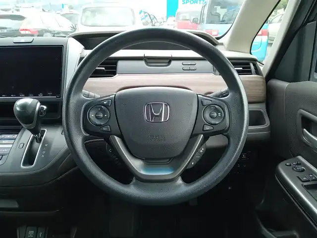 ホンダ フリード G ホンダセンシング 福井県 2021(令3)年 1.5万km ミッドナイトブルービームM 後席用フリップダウンモニター/純正9インチナビ/フルセグテレビ/アダプティブクルーズコントロール/前方ドライブレコーダー/ビルトインETC/両側パワースライドドア/バックカメラ/LEDヘッドライト/前席シートヒーター/衝突被害軽減システム/レーンキープアシスト/横滑り防止装置/盗難防止装置/ワイパーデアイサー/サンシェード/電格ミラー/純正ホイルキャップ/純正フロアマット/スマートキー