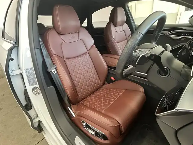 アウディ Ａ８ 55TFSIクワトロ 愛知県 2022(令4)年 0.8万km グレイシアホワイトメタリック 純正ナビ/フルセグテレビ/バックカメラ/アラウンドビュー/Bluetooth/アイドリングストップ/クルーズコントロール/サンルーフ/プッシュスタート/パワーバックドア/ETC2.0/バング&オルフセン/コンフォートパッケージ/プレディクティブアクティブサスペンション