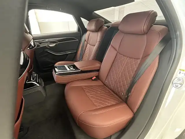 アウディ Ａ８ 55TFSIクワトロ 愛知県 2022(令4)年 0.8万km グレイシアホワイトメタリック 純正ナビ/フルセグテレビ/バックカメラ/アラウンドビュー/Bluetooth/アイドリングストップ/クルーズコントロール/サンルーフ/プッシュスタート/パワーバックドア/ETC2.0/バング&オルフセン/コンフォートパッケージ/プレディクティブアクティブサスペンション