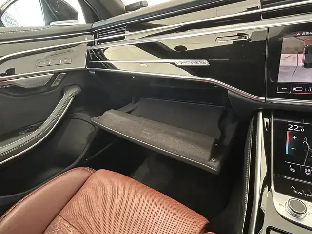 アウディ Ａ８ 55TFSIクワトロ 愛知県 2022(令4)年 0.8万km グレイシアホワイトメタリック 純正ナビ/フルセグテレビ/バックカメラ/アラウンドビュー/Bluetooth/アイドリングストップ/クルーズコントロール/サンルーフ/プッシュスタート/パワーバックドア/ETC2.0/バング&オルフセン/コンフォートパッケージ/プレディクティブアクティブサスペンション