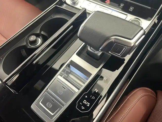 アウディ Ａ８ 55TFSIクワトロ 愛知県 2022(令4)年 0.8万km グレイシアホワイトメタリック 純正ナビ/フルセグテレビ/バックカメラ/アラウンドビュー/Bluetooth/アイドリングストップ/クルーズコントロール/サンルーフ/プッシュスタート/パワーバックドア/ETC2.0/バング&オルフセン/コンフォートパッケージ/プレディクティブアクティブサスペンション