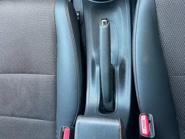 ホンダ フィット シャトル ハイブリッド ナビプレミアムセレ 千葉県 2011(平23)年 11.5万km プレミアムホワイトパール 純正HDDナビ/FM.AM / CD.DVD / TV/バックカメラ/ステアリングリモコン/クルーズコントロール/ハーフレザー/HIDヘッドライト/オートライト/フォグランプ/電動格納式ドアミラー/ウィンカーミラー/ETC/ドアバイザー/フロアマット/スペアキー/保証書/取扱説明書