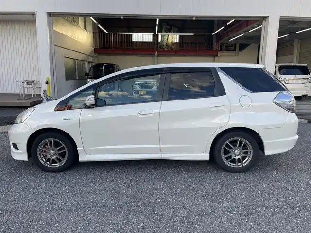 ホンダ フィット シャトル ハイブリッド ナビプレミアムセレ 千葉県 2011(平23)年 11.5万km プレミアムホワイトパール 純正HDDナビ/FM.AM / CD.DVD / TV/バックカメラ/ステアリングリモコン/クルーズコントロール/ハーフレザー/HIDヘッドライト/オートライト/フォグランプ/電動格納式ドアミラー/ウィンカーミラー/ETC/ドアバイザー/フロアマット/スペアキー/保証書/取扱説明書