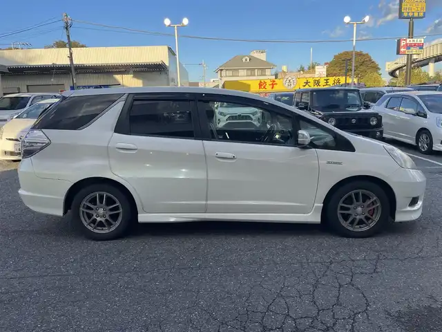 ホンダ フィット シャトル ハイブリッド ナビプレミアムセレ 千葉県 2011(平23)年 11.5万km プレミアムホワイトパール 純正HDDナビ/FM.AM / CD.DVD / TV/バックカメラ/ステアリングリモコン/クルーズコントロール/ハーフレザー/HIDヘッドライト/オートライト/フォグランプ/電動格納式ドアミラー/ウィンカーミラー/ETC/ドアバイザー/フロアマット/スペアキー/保証書/取扱説明書