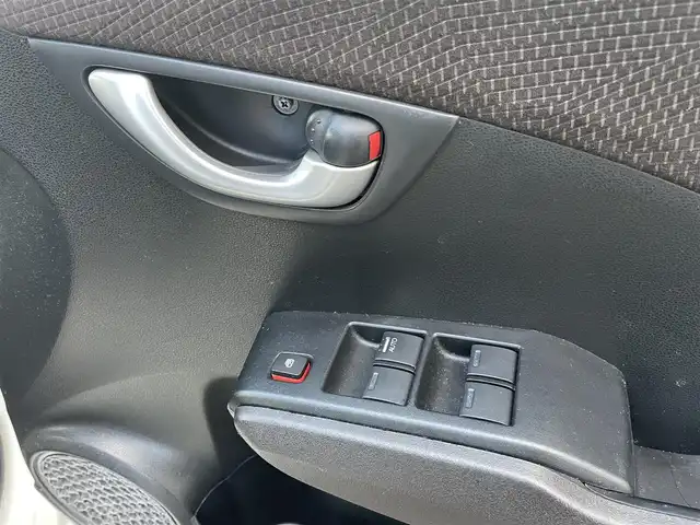 ホンダ フィット シャトル ハイブリッド ナビプレミアムセレ 千葉県 2011(平23)年 11.5万km プレミアムホワイトパール 純正HDDナビ/FM.AM / CD.DVD / TV/バックカメラ/ステアリングリモコン/クルーズコントロール/ハーフレザー/HIDヘッドライト/オートライト/フォグランプ/電動格納式ドアミラー/ウィンカーミラー/ETC/ドアバイザー/フロアマット/スペアキー/保証書/取扱説明書