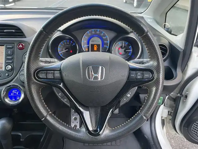 ホンダ フィット シャトル ハイブリッド ナビプレミアムセレ 千葉県 2011(平23)年 11.5万km プレミアムホワイトパール 純正HDDナビ/FM.AM / CD.DVD / TV/バックカメラ/ステアリングリモコン/クルーズコントロール/ハーフレザー/HIDヘッドライト/オートライト/フォグランプ/電動格納式ドアミラー/ウィンカーミラー/ETC/ドアバイザー/フロアマット/スペアキー/保証書/取扱説明書