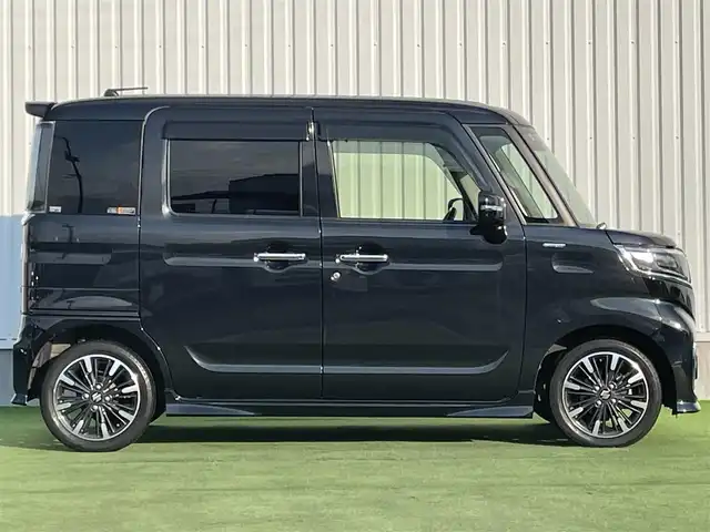 スズキ スペーシア カスタム HYBRID XS 香川県 2020(令2)年 2.3万km ブルーイッシュブラックパール3 スズキセーフティサポート/・全方位モニター用カメラ/・デュアルカメラブレーキサポート/・車線逸脱警報/・車線維持支援/・ヘッドアップディスプレイ/・LEDオートハイビーム/純正インチメモリナビ/→フルセグ/CD/DVD/Bluetooth/USB/AM/FM/両側パワースライドドア/ハーフレザーシート/運転席シートヒーター/スリムサーキュレーター/リヤクウォーターウインドーシェード/シートバックテーブル/純正15インチアルミ/純正フロアマット/革巻きステアリング/ステアリングリモコン/クリアランスソナー/アイドリングストップ/ビルトインETC/プッシュスタート/スマートキー